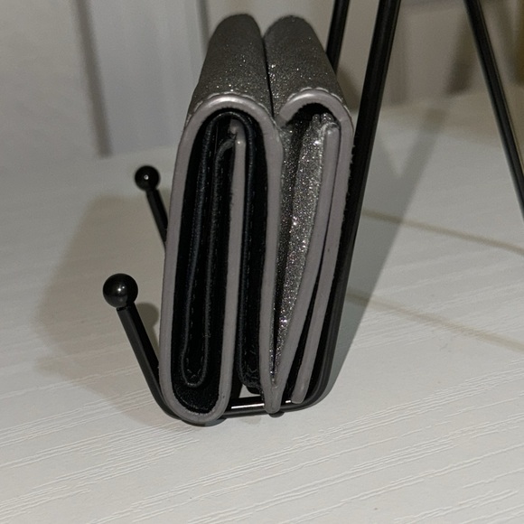 Authentic BALENCIAGA Silver Glitte Everyday Mini leather Wallet - Picture 6 of 15